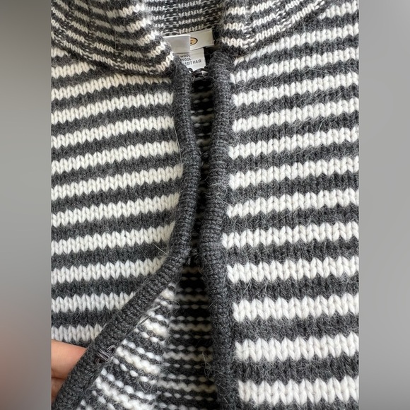 Talbots L Gray/Ivory Stripe Wool Alpaca Blend Clasp Front 3/4 Sleeve Cardigan - Picture 5 of 8